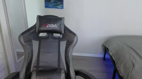 julyclb online show from March 2026 02:45:01 PM