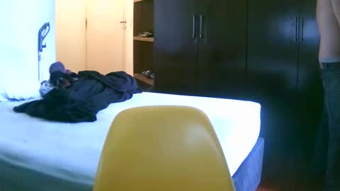 Mia online show from December 2025 04:47:01 PM