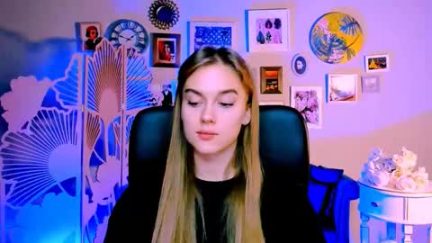 Snapshot of junewoods chatting on November 2025 12:37:01 PM junewoods online show from November 2025 12:37:01 PM