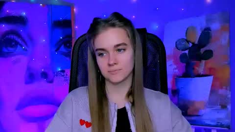 junewoods online show from December 2025 06:21:02 AM