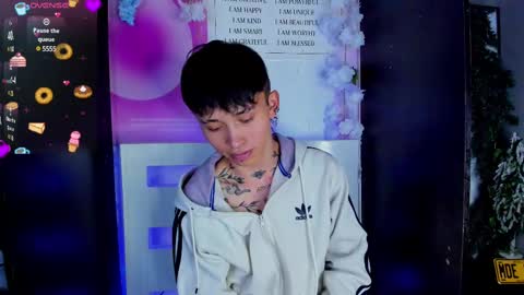 Snapshot of juniior0_0 chatting on February 2025 12:13:01 AM Junior online show from February 2025 12:13:01 AM