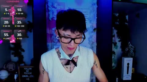 Snapshot of juniior0_0 chatting on February 2025 10:42:02 PM Junior online show from February 2025 10:42:02 PM