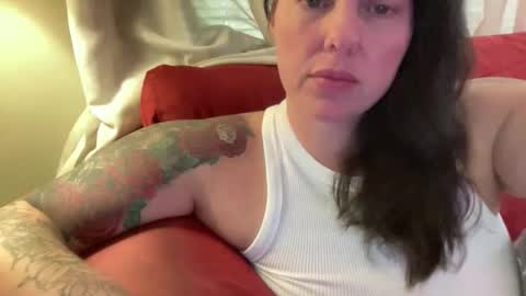 Flirty influncer online show from December 2025 02:48:01 PM