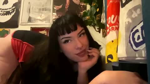 Snapshot of justalittlewetnow chatting on December 2024 01:59:01 AM justalittlewetnow online show from December 2024 01:59:01 AM