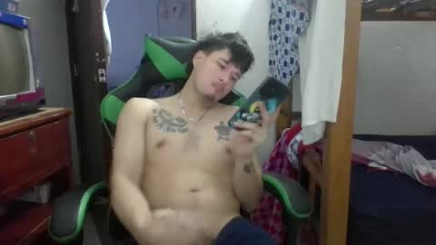 justin_taylor02 online show from November 2025 12:36:02 PM