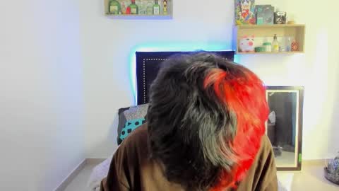 Justine online show from November 2025 12:48:02 PM