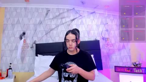 Justine online show from November 2025 03:42:02 AM