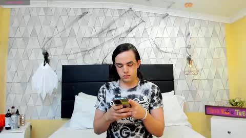 Justine online show from November 2025 03:06:01 AM