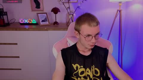 justleo_ online show from August 2026 10:12:02 PM