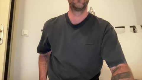 justmeandyou00 online show from November 2025 02:49:02 PM