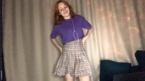 Lina online show from September 2025 07:51:02 PM
