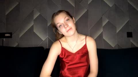 Lina online show from October 2025 07:59:01 PM