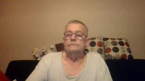 Arthur01750 online show from April 2026 01:14:02 AM