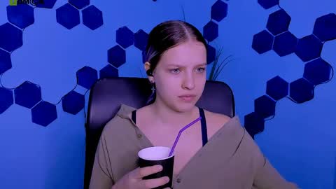 kaela_spell_ online show from March 2026 09:48:01 AM