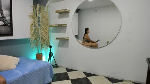 Antonella online show from October 2025 09:32:01 AM