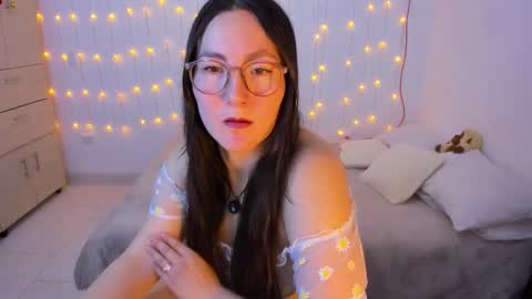 ChloeIndependient model online show from December 2025 04:44:01 PM