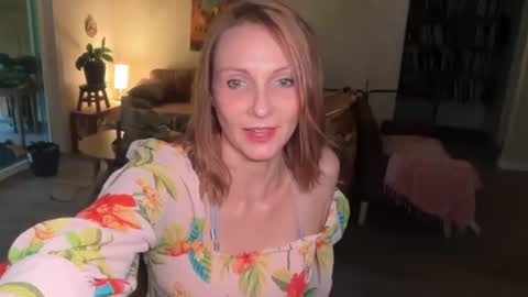 Snapshot of kaileeshy chatting on June 2026 04:48:01 AM Kailee Smile online show from June 2026 04:48:01 AM