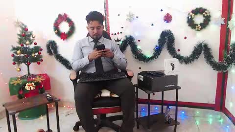 Kaleth online show from November 2025 08:55:01 PM