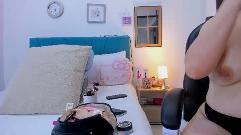 Kamilalopez online show from June 2026 08:42:01 PM