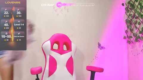 Karen  online show from November 2025 01:33:02 PM