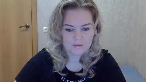 Snapshot of karennelsonx chatting on November 2025 08:57:01 AM karennelsonx online show from November 2025 08:57:01 AM