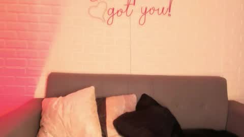 Snapshot of karina_gomez_18 chatting on November 2025 11:42:02 AM Kari online show from November 2025 11:42:02 AM