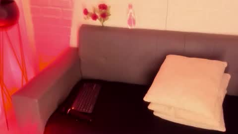 Snapshot of karina_gomez_18 chatting on November 2025 11:24:02 AM Kari online show from November 2025 11:24:02 AM