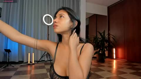 Snapshot of karinnixx chatting on May 2026 04:48:01 PM Karin online show from May 2026 04:48:01 PM