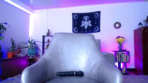 Y  ZAHRA  im expecting 200 thumbs up on my altar  online show from February 2025 06:13:01 PM