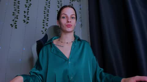 karla_lim online show from November 2025 07:03:01 PM