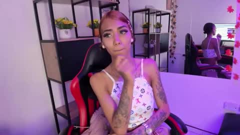 karlaslutskinny__ online show from November 2025 04:17:02 PM