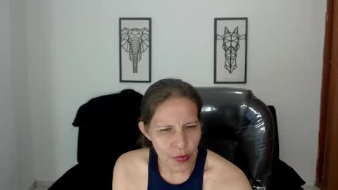Snapshot of karlye_hot chatting on January 2025 06:01:02 AM KARLYE online show from January 2025 06:01:02 AM