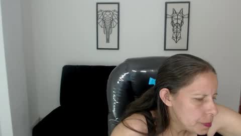 Snapshot of karlye_hot chatting on January 2025 05:02:01 AM KARLYE online show from January 2025 05:02:01 AM