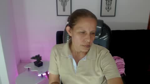 Snapshot of karlye_hot chatting on February 2025 09:17:02 AM KARLYE online show from February 2025 09:17:02 AM