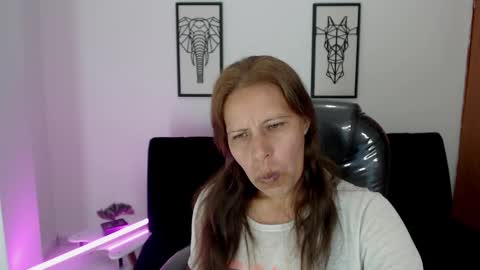 Snapshot of karlye_hot chatting on February 2025 04:58:02 AM KARLYE online show from February 2025 04:58:02 AM
