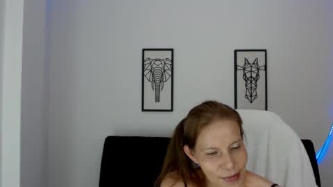 Snapshot of karlye_hot chatting on March 2025 06:54:02 AM KARLYE online show from March 2025 06:54:02 AM