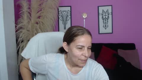 Snapshot of karlye_hot chatting on September 2025 01:28:01 AM KARLYE online show from September 2025 01:28:01 AM