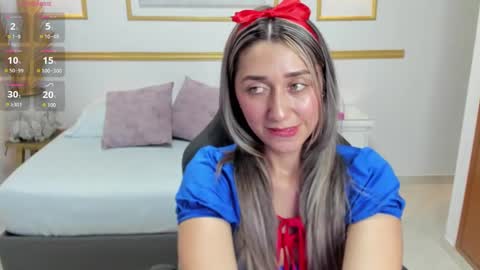 karlyy_ online show from October 2025 07:36:02 PM