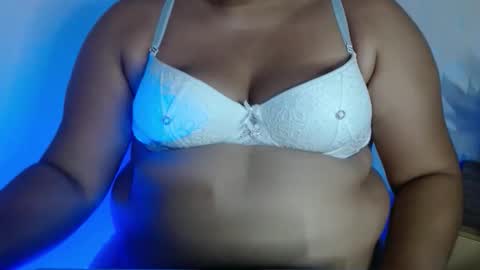 karolbb21 online show from November 2025 10:58:02 PM