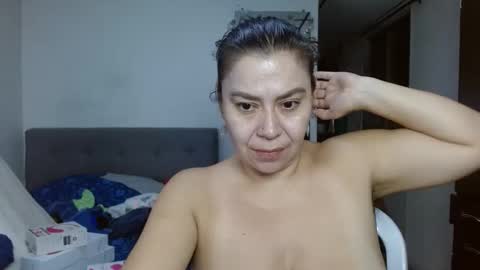 Snapshot of karolhot_x chatting on November 2025 03:43:02 AM karol online show from November 2025 03:43:02 AM