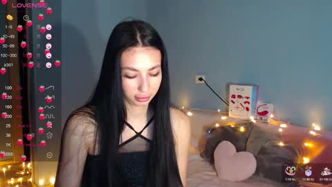 Kira online show from November 2025 02:06:02 AM