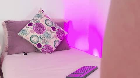 karolinahill online show from December 2025 04:11:01 PM