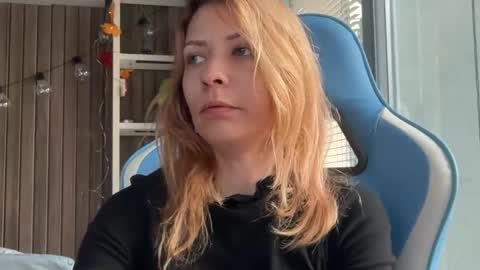 karoline121 online show from February 2026 06:48:02 AM