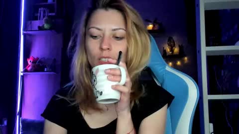 karoline121 online show from March 2026 03:43:01 AM