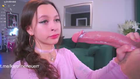 karolineneuer online show from September 2025 01:11:01 AM