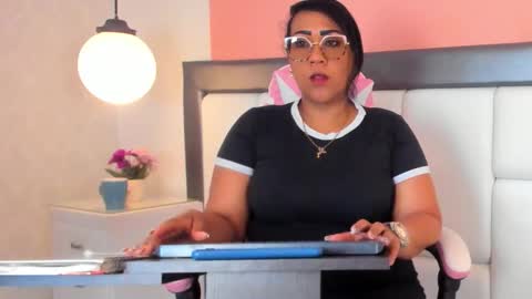 Snapshot of karolwest_ chatting on December 2025 11:59:02 AM karolwest_ online show from December 2025 11:59:02 AM