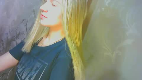 Snapshot of karolynafox chatting on September 2025 08:25:02 AM Caroline Fox online show from September 2025 08:25:02 AM