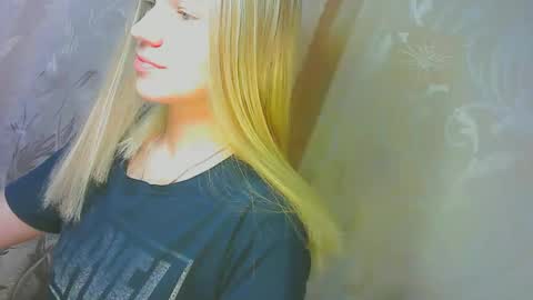 Snapshot of karolynafox chatting on September 2025 08:38:02 AM Caroline Fox online show from September 2025 08:38:02 AM