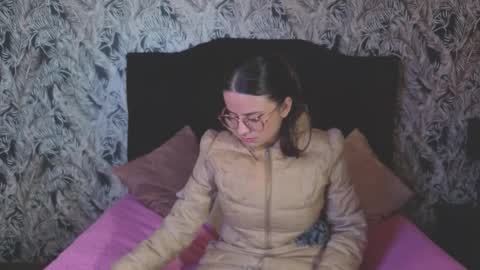 kassandra james online show from January 2026 01:03:01 PM