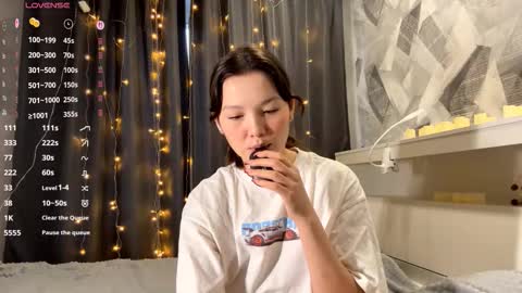 Kira online show from November 2025 08:40:01 AM